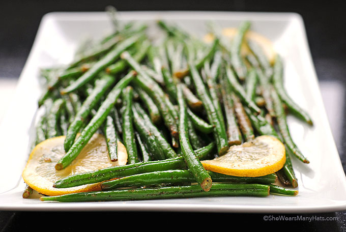 Easy Garlic Lemon Green Beans Recipe | shewearsmanyhats.com